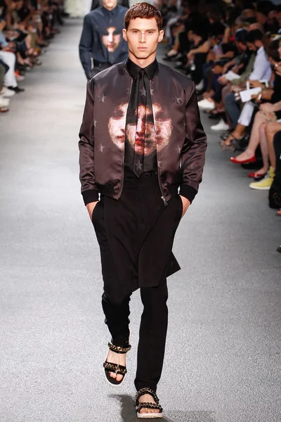 Look 23